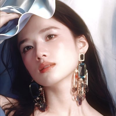 ✎ . . . (💌) books, webtoons, movies, and series, mostly 🇰🇷🇨🇳 — ♡ personal fan account ◡̈