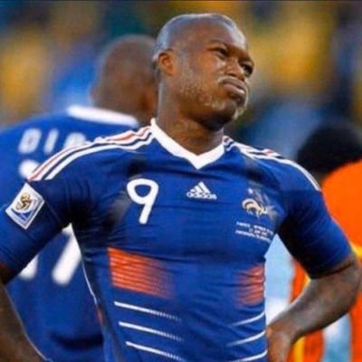 happyendingzzz's profile picture. 🖤