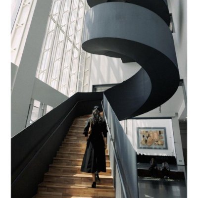 LindaAn66735116's profile picture. "The light that is self-sufficient will never be dark."