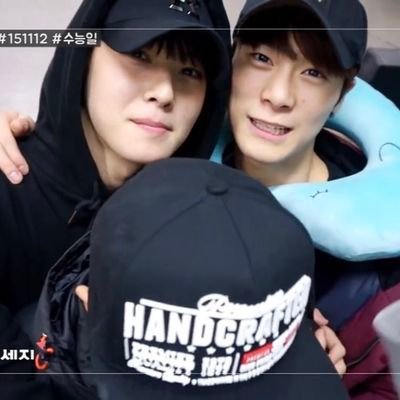 Astro 멤버들의 고운 마음과 바른 모습에 반했어요. 비니랑 누누 좀 더 아낌💜
빈이의 전부였던 멤버들 열심히 응원합니다