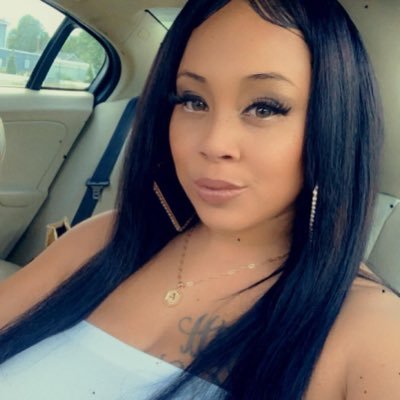 Single mum of 2 wonderful and beautiful kids, hairstylist and make up artist, Fix nails, lashes, Family Oriented woman, Love to be around my kids and Family