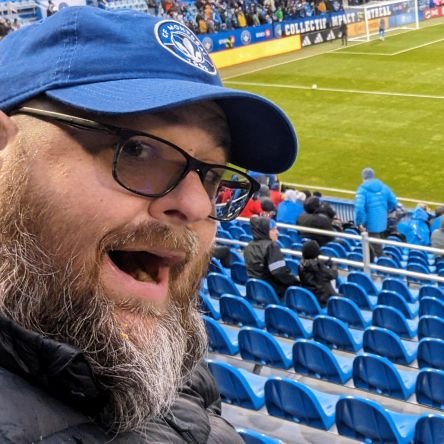 Fan inconditionnel du CFMTL, des Roses, des podcasts Foot.
Anti-Habs #1 et ses fefans aux lunettes bleu-blanc-rouge.
Parlez plus de foot, lâchez le CH un peu
