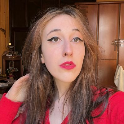 soleclissi's profile picture. ho scelto di scappare, perché restare faceva male; col sole spento