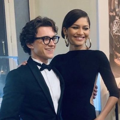 itsaquakson's profile picture. “i drink tea, darling.” • she/her