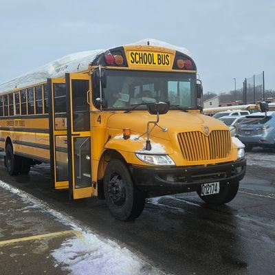 Hi I'm Bus 4 I love to Watch Mrs. Samantha live streams and I am a school bus photographer