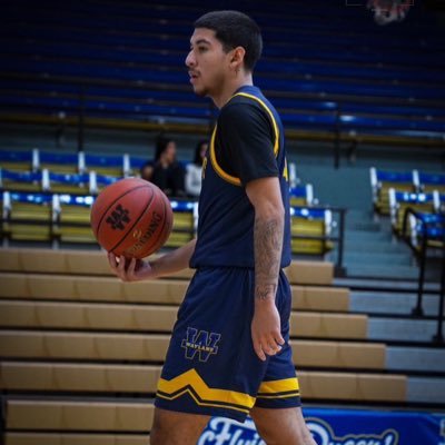 Julianarroyo03's profile picture. usw hoops.