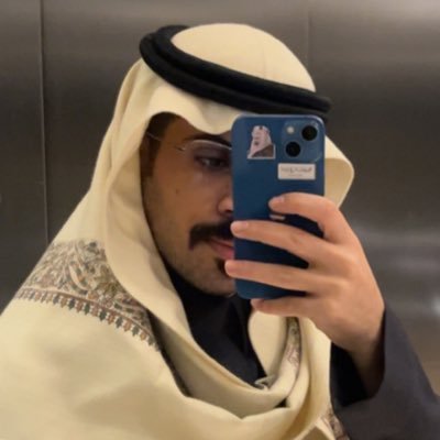 شخص لا يُشار إليه بالبنان ولا تعرفه الخيل و الليل ولا البيداء ، يعرف نفسه .|