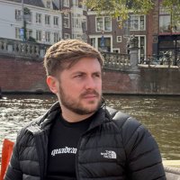 Tom (@uniizign) 's Twitter Profile