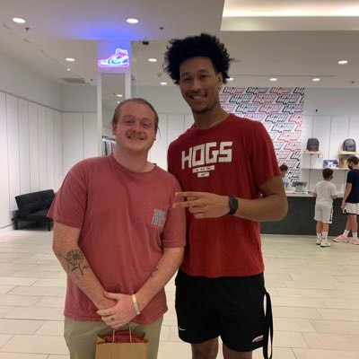 Just a dude from Arkansas that likes to sling pucks 🏒| The Ridge | Blues | Tigers | Bengals | Razorbacks - Buckeyes| Sports Cards | Alli ❤️| $MrWood69