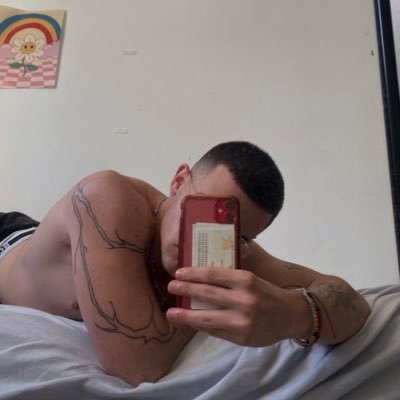 tengo una playlist distinta para cada situación de mi vida ⭐️ en ig: @joel.laborda 💐