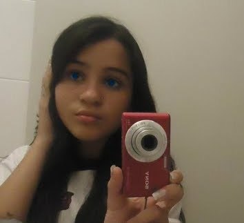 eu sou muito bricalhona adoro minhas bests e amo Deuss :D