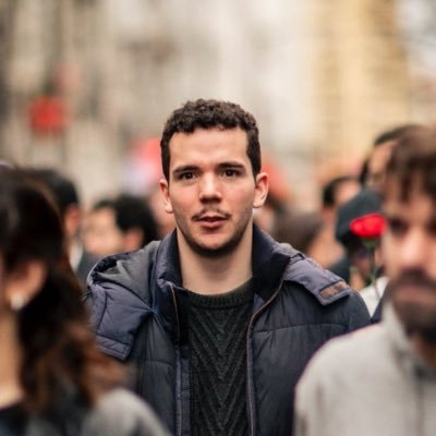 Algures entre o centrismo iluminado e o esquerdismo radical