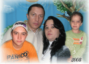 Família vencedora, pois temos um casamento abençoado depois de várias lutas e dois filhos lindos, ao fundo é o local onde moramos: Toca da Tigra. Deus é fiel.