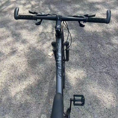 自転車に乗るのが好きで、毎回風を切る爽快感を楽しんでいます!自転車によって生活が彩られ、自由を追求し、未知を探求し、情熱を胸に抱いています
