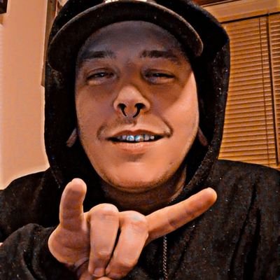 Just a mediocre hard dance promoter with 🔥 memes, re-posts and reels.