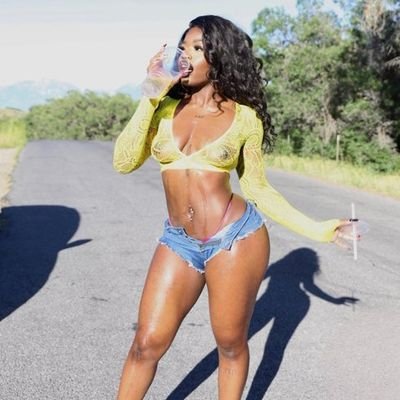 I'm a female escort just looking to have some fun time 😈🍑