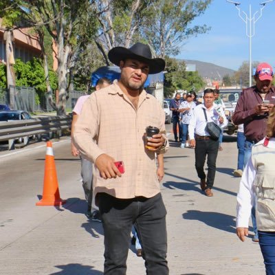 Un biólogo que le cae mal a puro pendejo. Último príncipe Yope. Si no entiendes de sarcasmos, zúmbale de aquí