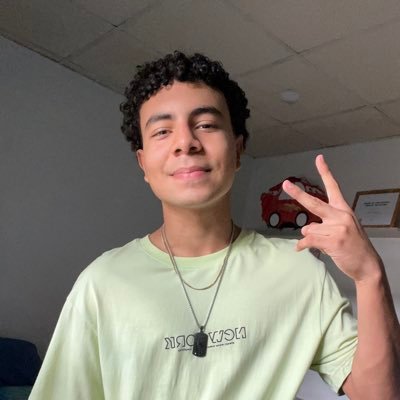 garivloogs's profile picture. Me gusta la hamburguesa 🇵🇦 #AyudarSePondráDeModa 🚀 📩 Collabs: Garivloogs@gmail.com