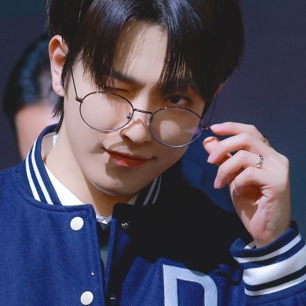 The (somewhat) daily chronicles of a 27-year-old college student, K-pop multi-stan (ult Ateez) and mihoyo gamer, who also happens to work in US healthcare.