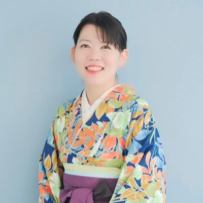 書道家。日本書画共創協会会長。【文部科学省後援】毛筆書写技能検定最高位一級主席合格(文部科学大臣賞受賞)堺市出身/在住。堺市にてアトリエ桔梗【大人のペン習字/書道教室】を開講中✎︎ロゴ、書作品のご依頼承ります。コラボ等はお気軽にお問い合わせください。