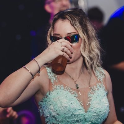 “Eu converso com seres de outro plano e quanto mais eu vejo eles, mais odeio o ser humano” | 23y | eua 🇺🇸