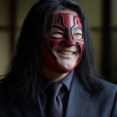 Mr. Kinkku diz olá.
Me chamam de CEO da Big River Television, porém sou apenas um apreciador de bons talentos para meu plantel de entretenimento. 🗣️