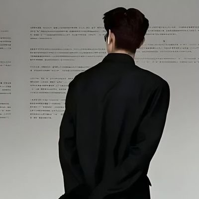 كاتبة مبتدئة تبحث عن روحها بين الحروف هنا عالمي السري حيث تنبض الروايات بالحياة أدب، خيال، وشغف لا ينتهي #رحلة_إلى_الموت 🪻.