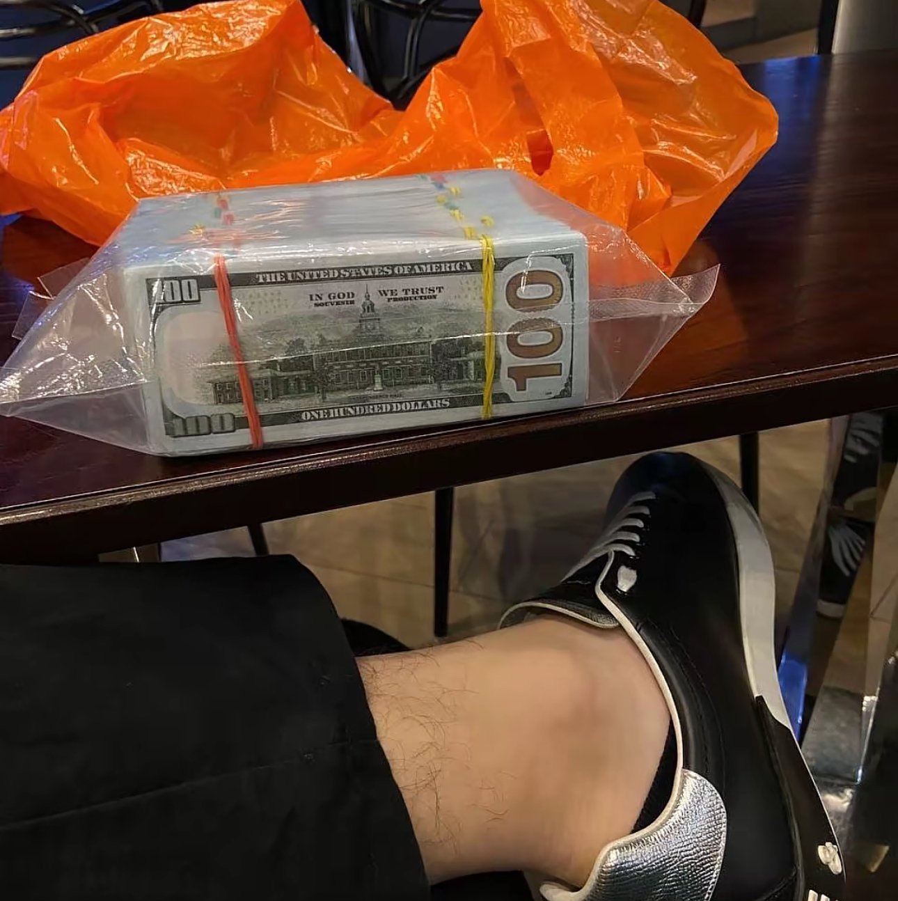 CharlesRot61227's profile picture. Holding bags like a pro 🎒