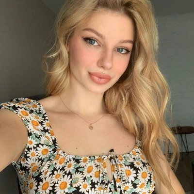 DudeWee75124's profile picture. An alien that travels dimensions being whatever he wants!