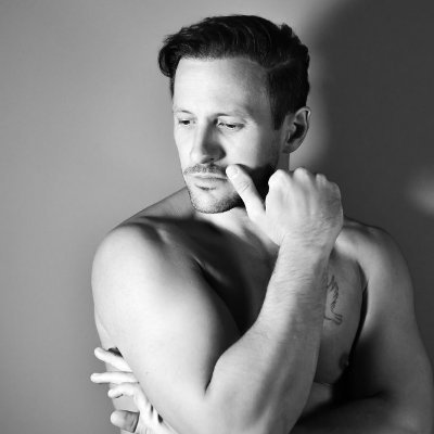 Fan page dedicated to promoting singer & actor @SeanSmithSolo