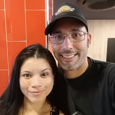 chico trabajador y de su casa, gamer desde pequeño y muy tranquilo
