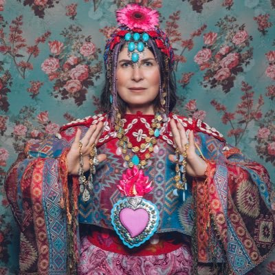 Reiki Master Teacher | 25+ yrs experience | Healing sessions & training 💫 Sharing light, energy, & wisdom | Join The Community 👇