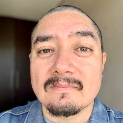 elsamuelisrael's profile picture. ןǝɐɹsıןǝnɯɐsןǝ