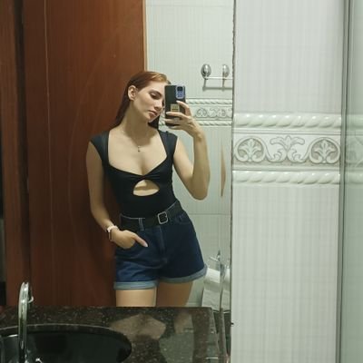 design - UFRJ
insta: fehalgo25