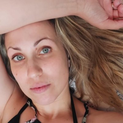 Defensora de los 🐕 apasionada de la política y feminista.