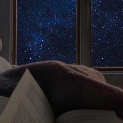 أكتب لأرتاح من كبت المشاعر داخلي..