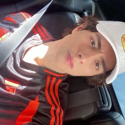 Holaa fan de Sebas!! ت︎ Cuenta dedicada a @sebastianaabarc | Sigueme para ser Mutis ❤️