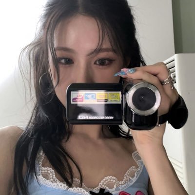 yoourbaemi's profile picture. estudante do ensino medio com possível TDAH e odiamos exatas nesse perfil