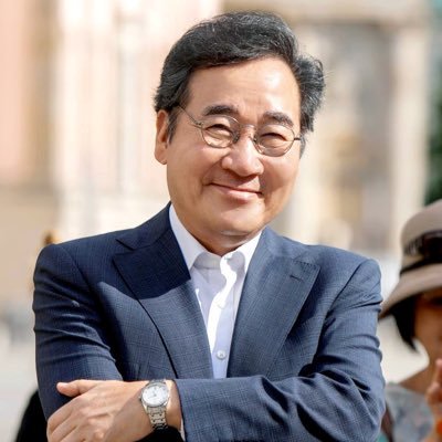 국민이 항상 옳다고는 말할 수 없다. 잘못 판단하기도 하고 흑색 선전에 현혹되기도 한다.
빌어먹을 이놈들때문이지
진보의 탈을쓴 6적들
(찢털찬 추뜯꾹)
ps..애꾸박 한놈추가요)..
#새로운미래 #이낙연신당