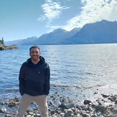 Debería ser ilegal usar remeras de bandas que no escuchas y el uso del autotune. Prohibido usar la palabra 'literal' cuando hables conmigo. Hombre que resuelve.