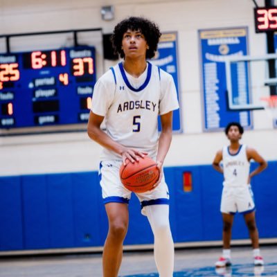 Class of 2027 | #5 | 6'9 210 | Small Forward | 6’11 Wingspan | Sequoia National | 914-446-1957 | 🇨🇭🇬🇧 |