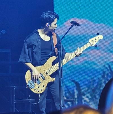 bassistseo's profile picture. there's a reason why 맛있어 rhymes with bassist seo