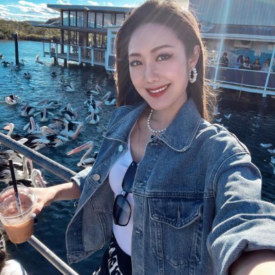 A single woman from Japan, now living in the United States, 44 years old, likes to play bowling and travel, exercise in the gym, and practice yoga.