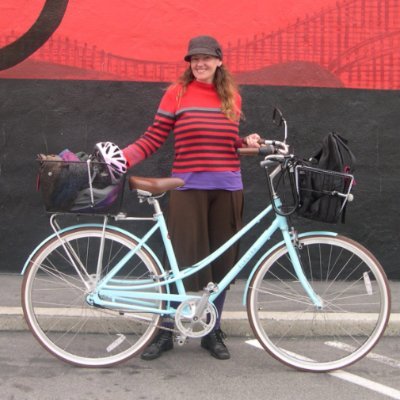 🇫🇷🇺🇸Former leftie/Long time vegan/Bicycle driver/Polyglot enthusiast: Fr,Eng,Port,Ita,Sp,Eusk+/Voice talent/Singer/Songstress.