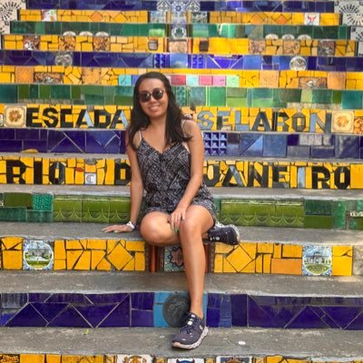 Abogada «prietita»⚖️. Cuando no escribo de Derecho, escribo de (des)amores. Comprometida con la justicia racial. Soy team salsa roja y chile del que pica.