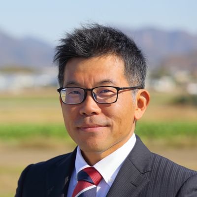 日本共産党 岡山地区農業政策部長 岡山県瀬戸内市長船町に住んでいます。 宮崎県都城市出身、 48歳です。 長船町で、農薬を使わない野菜を栽培、 販売しています。 家 族は、パートナーと子ども1人(高一)。