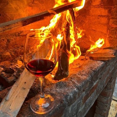 Tintoybesos's profile picture. Compartiendo palabras se llega al alma. Amo el vino.