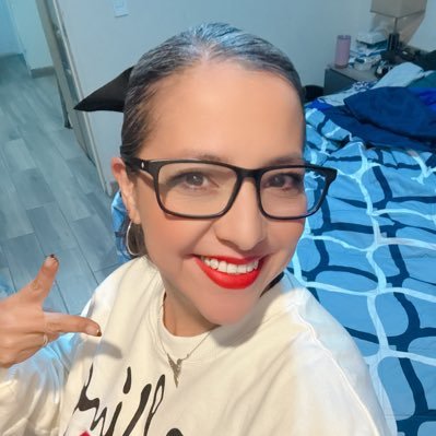 Profesora sin remedio pero con mucha causa. Directora que sueña en una CAV transformadora.