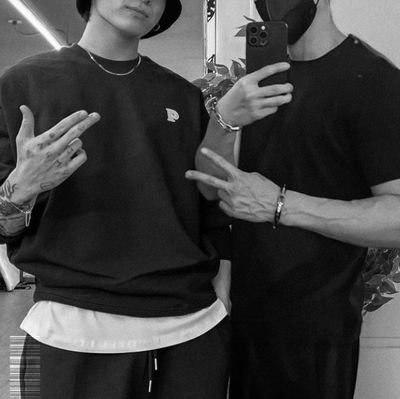 Si la vida me da la espalda , que sea la de Stray Kids y Bangtan ♡