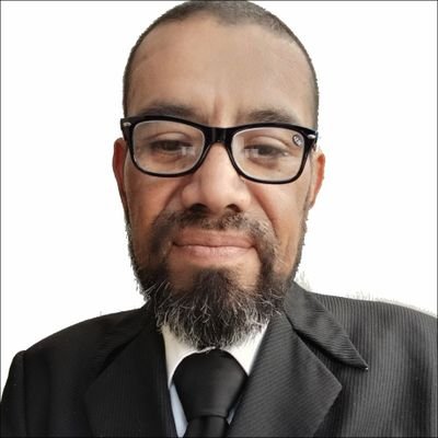 Ciudadano ya casi de medio siglo, fotografo, casi administrador de empresas, conocimientos en SSO, sueño con un país mejor, católico y cucurucho de cepa.